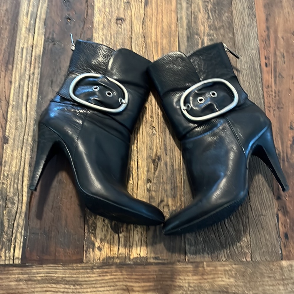 Boutique 9 Leather Bootie (5) - Picture 3 of 5